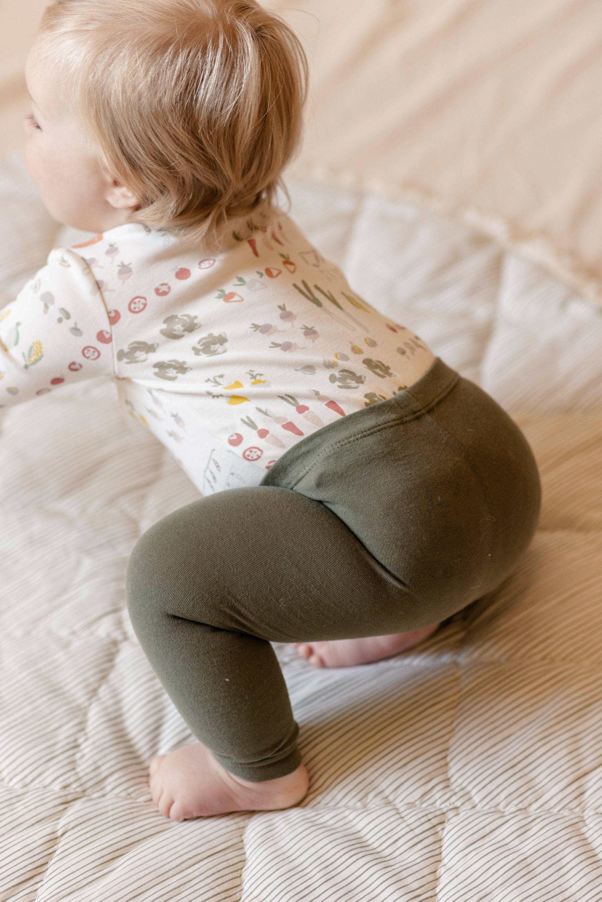 essentials legging olive