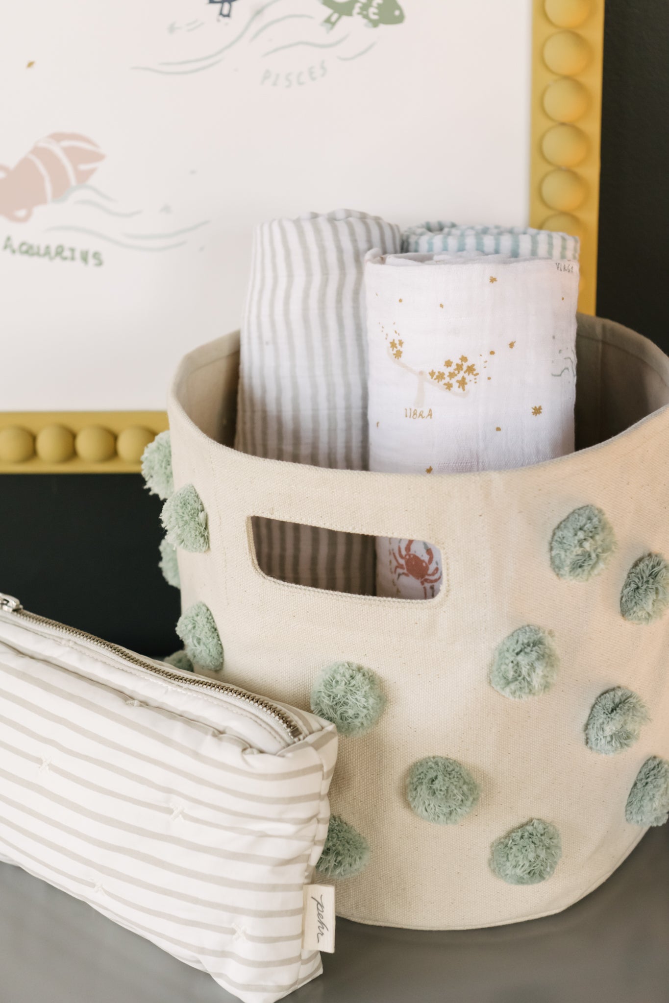pom basket pint sea deep